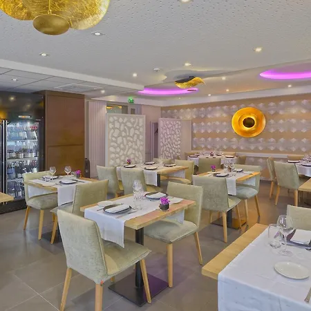 The Originals Boutique, Le Lion D'or, Fougères Ouest 3*